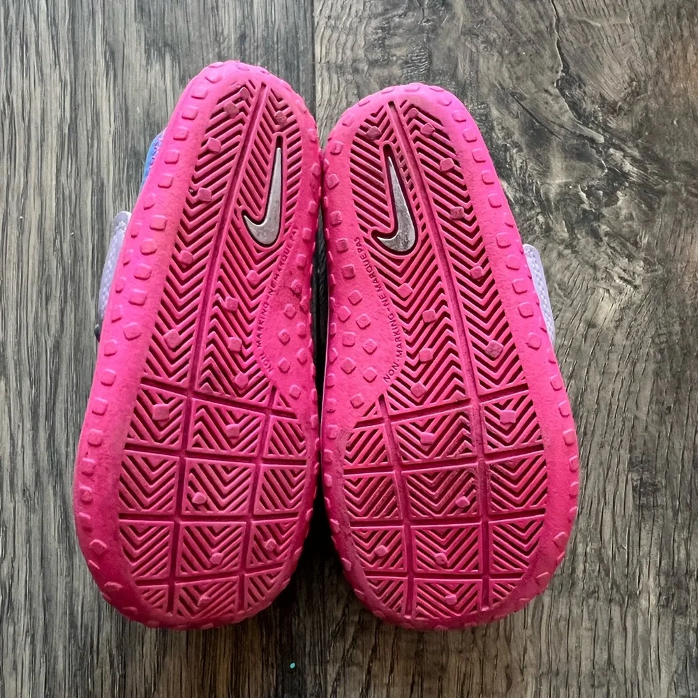 Nike sandals pink